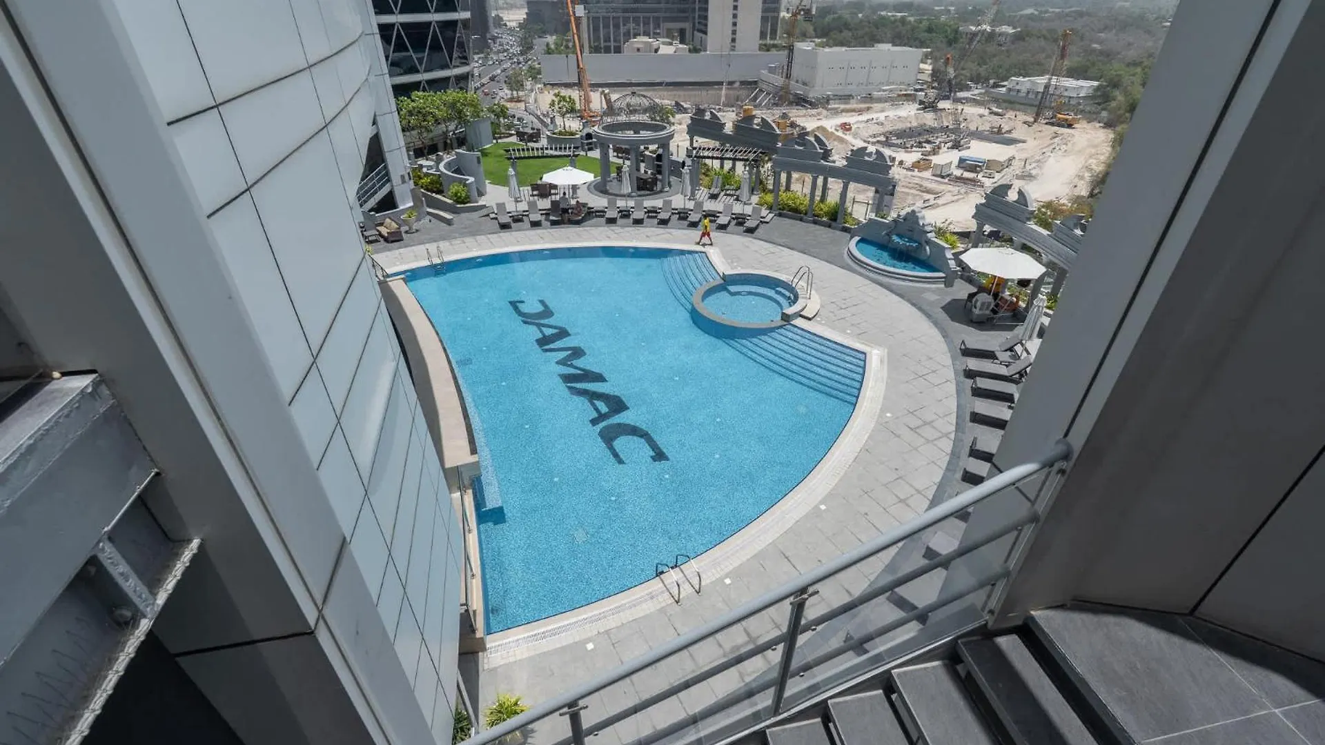 Stylish Difc Apartment Sleeps 4 With Pool & Gym Dubaj