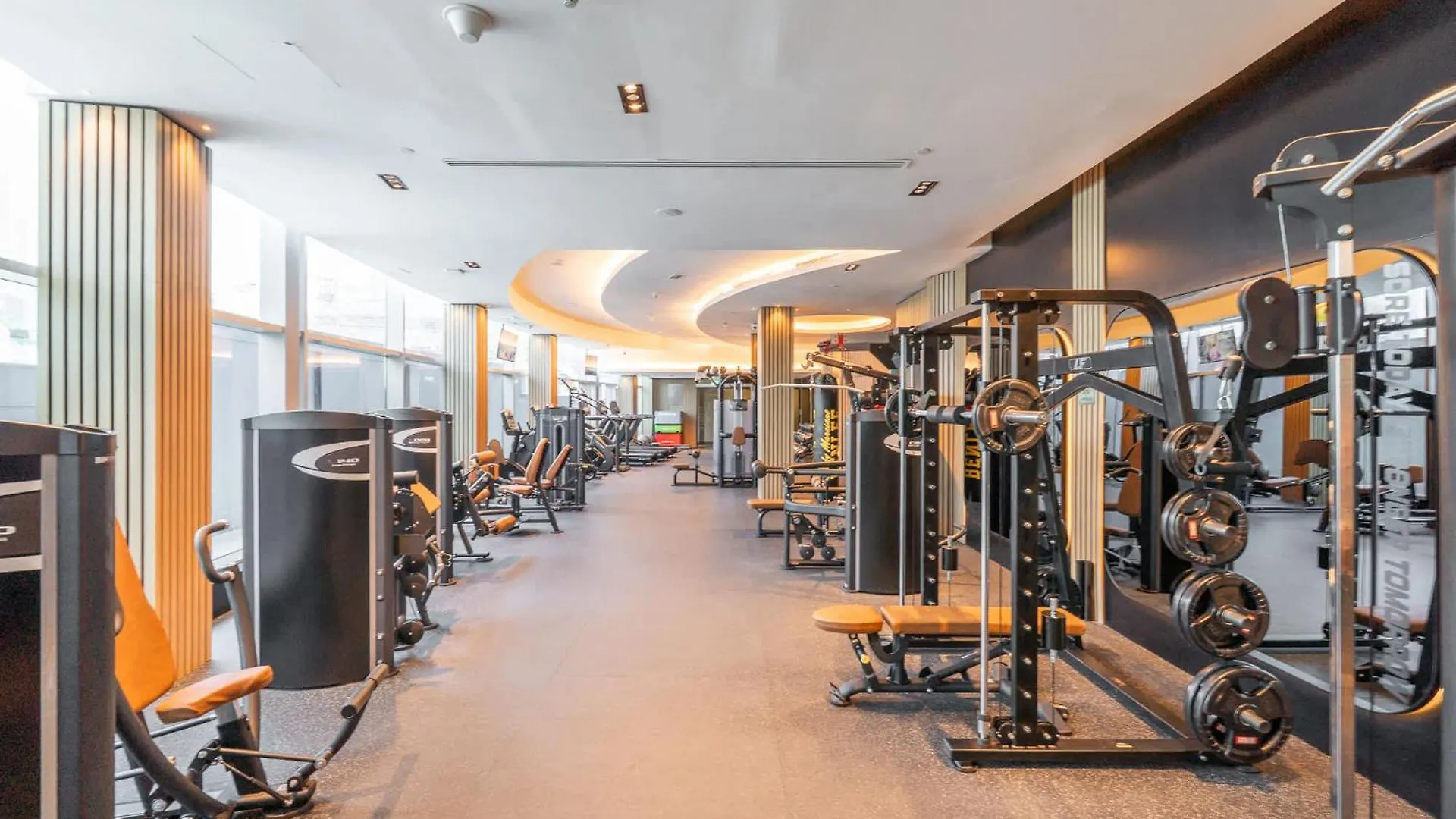 Stylish Difc Apartment Sleeps 4 With Pool & Gym Dubaj
