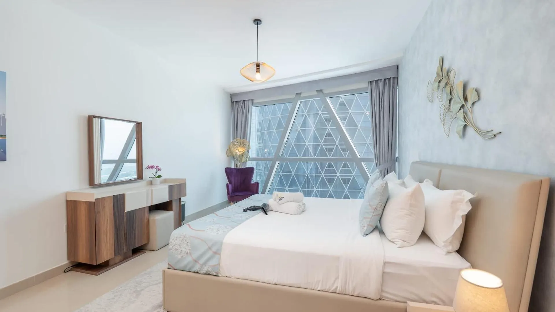 Stylish Difc Apartment Sleeps 4 With Pool & Gym Dubaj 0*,
