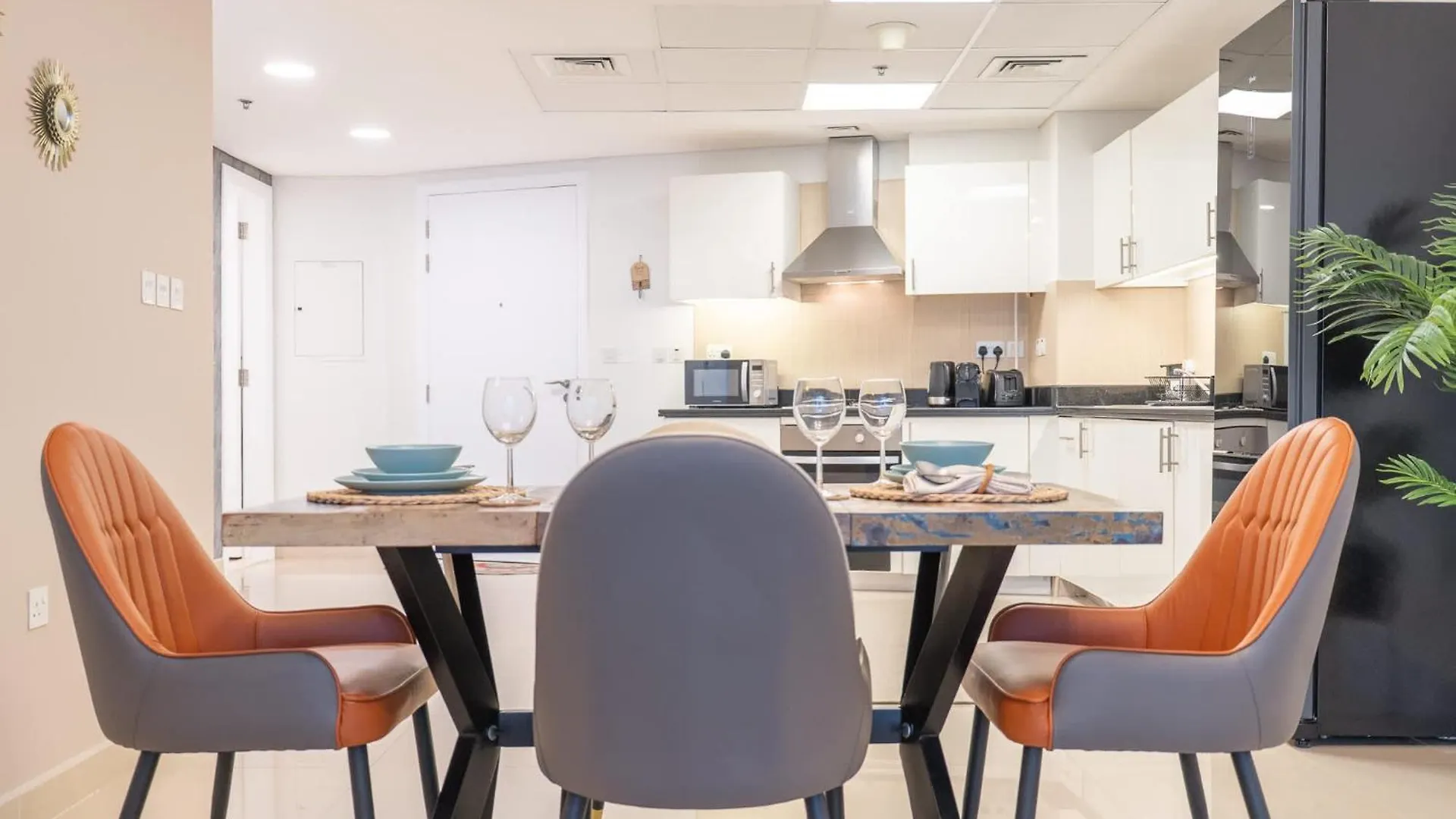 Stylish Difc Apartment Sleeps 4 With Pool & Gym Dubaj